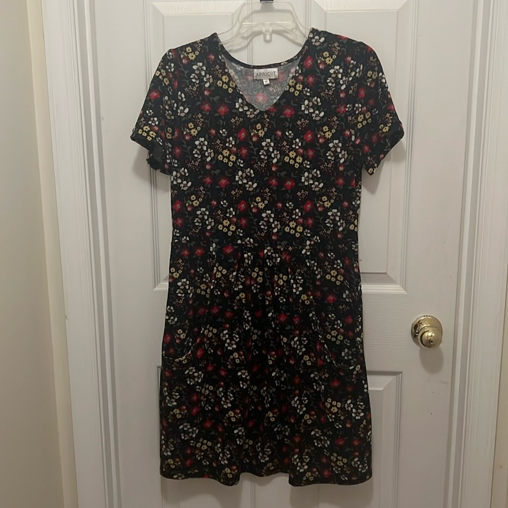 Apricot M floral pattern soft fall dress with side scoop pockets
